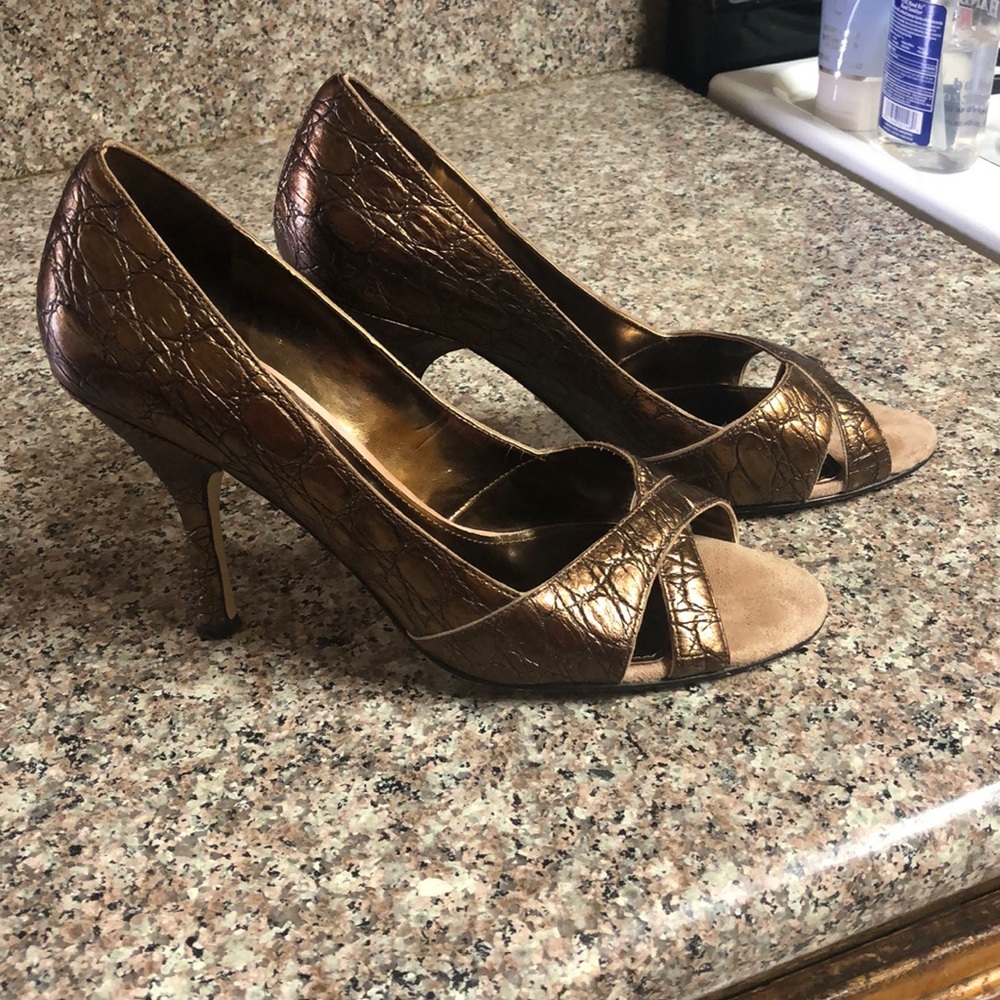 Shoes - Picture 2 of 4
